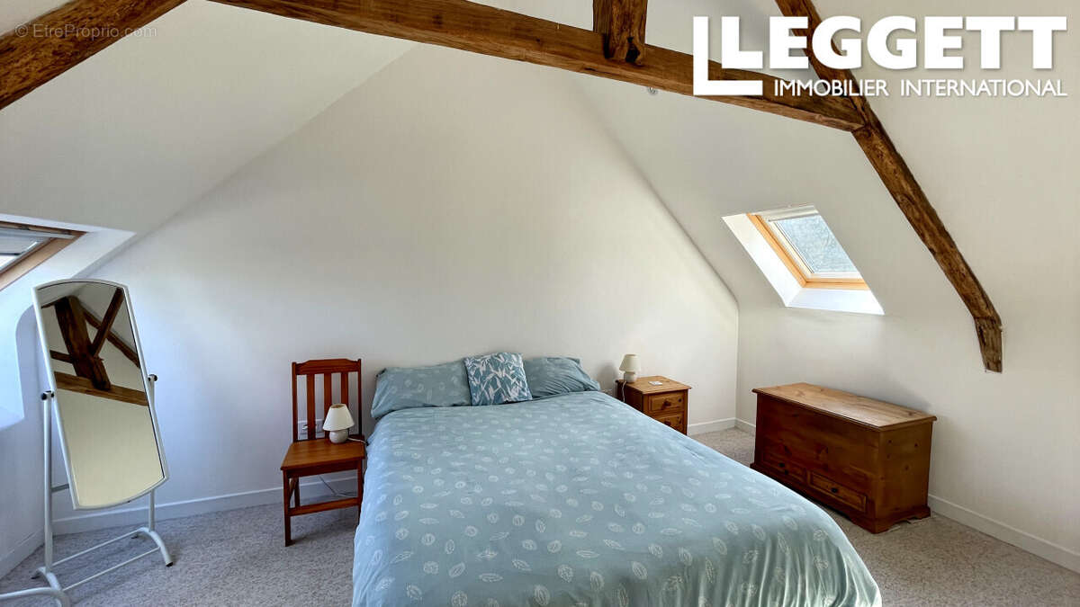 Superbe maison en pierre de caractère avec 2 chambres, située dans un hameau paisible. Terrain de 2825 m² - photo 9
