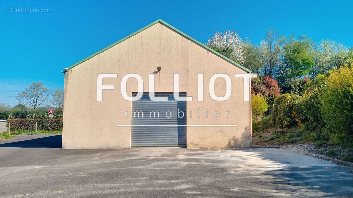 Commerce à FOUGERES