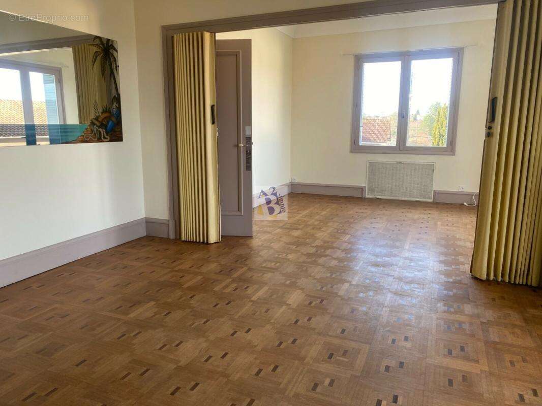 Maison à MAGNAC-SUR-TOUVRE