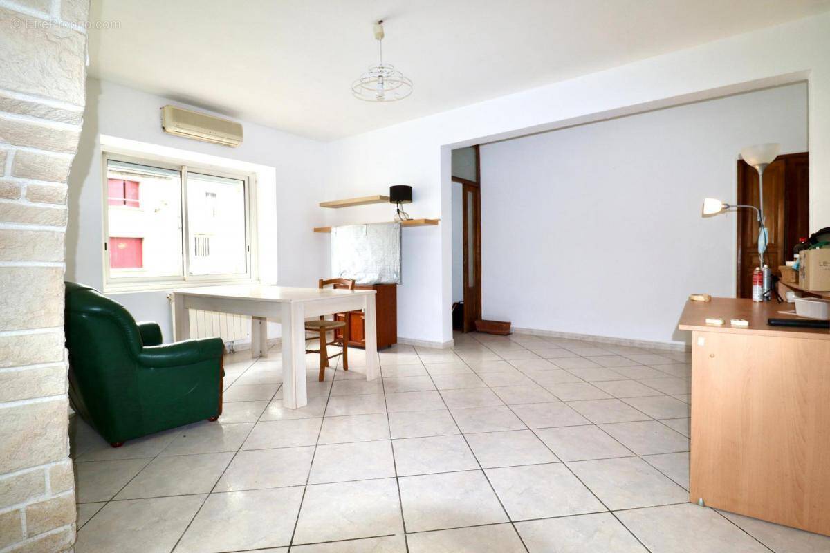 Maison à VILLEMOUSTAUSSOU