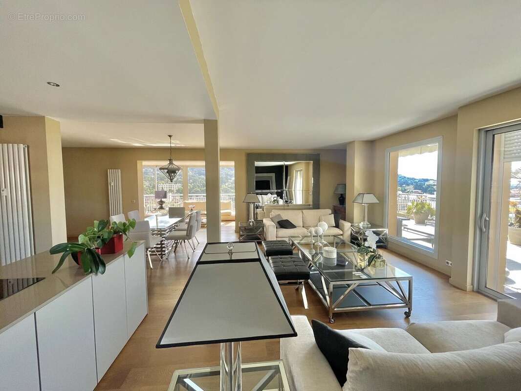 Appartement à LE CANNET