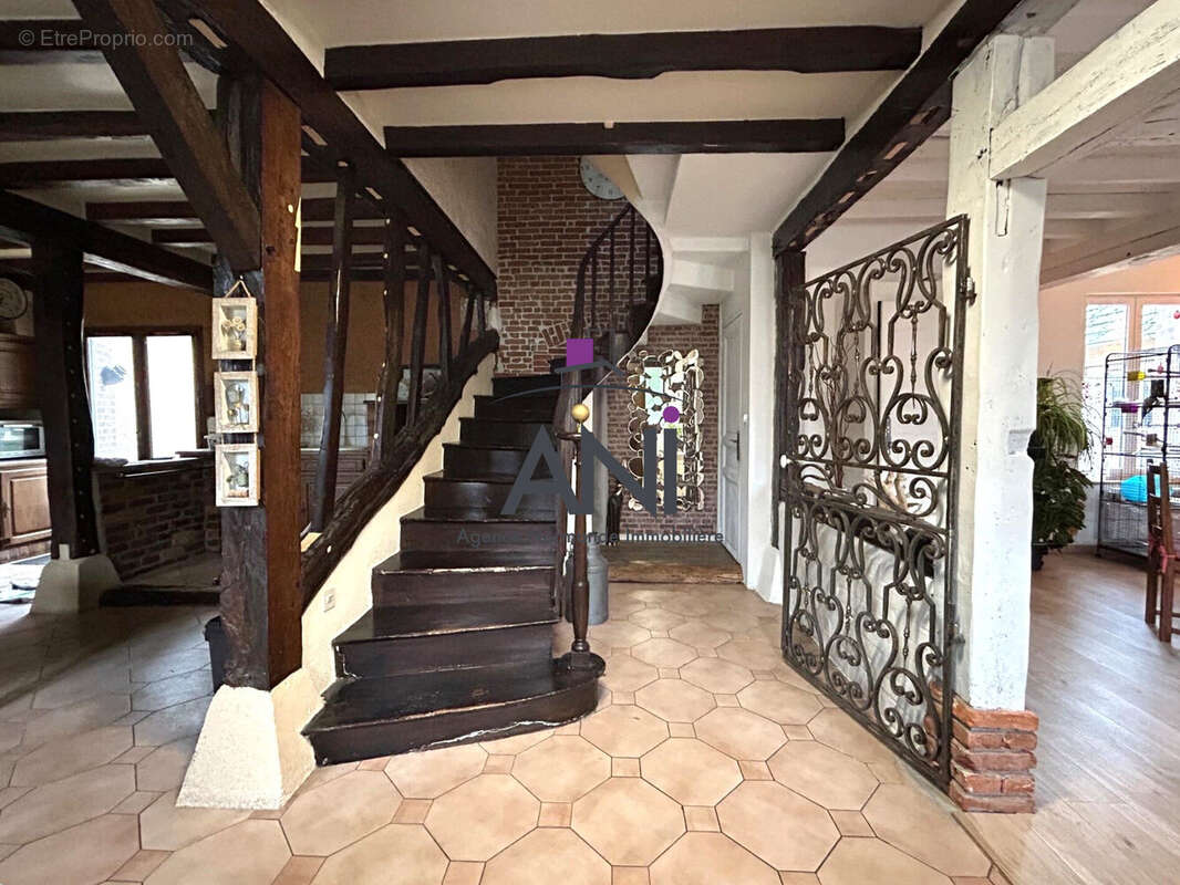 Maison à VARNEVILLE-BRETTEVILLE