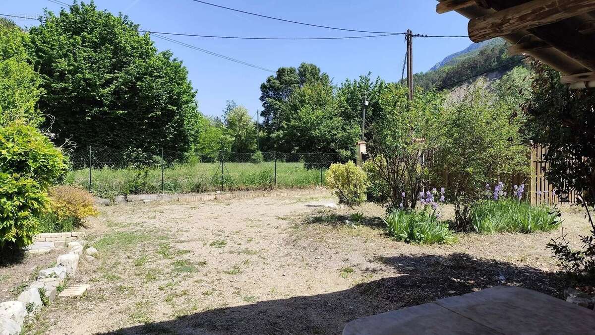Maison à PUGET-THENIERS