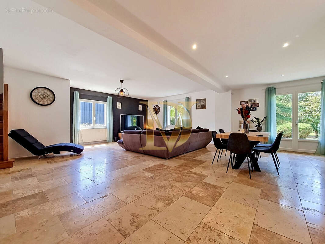 Maison 134 m² à Saint-Georges-Sur-Cher  - photo 2
