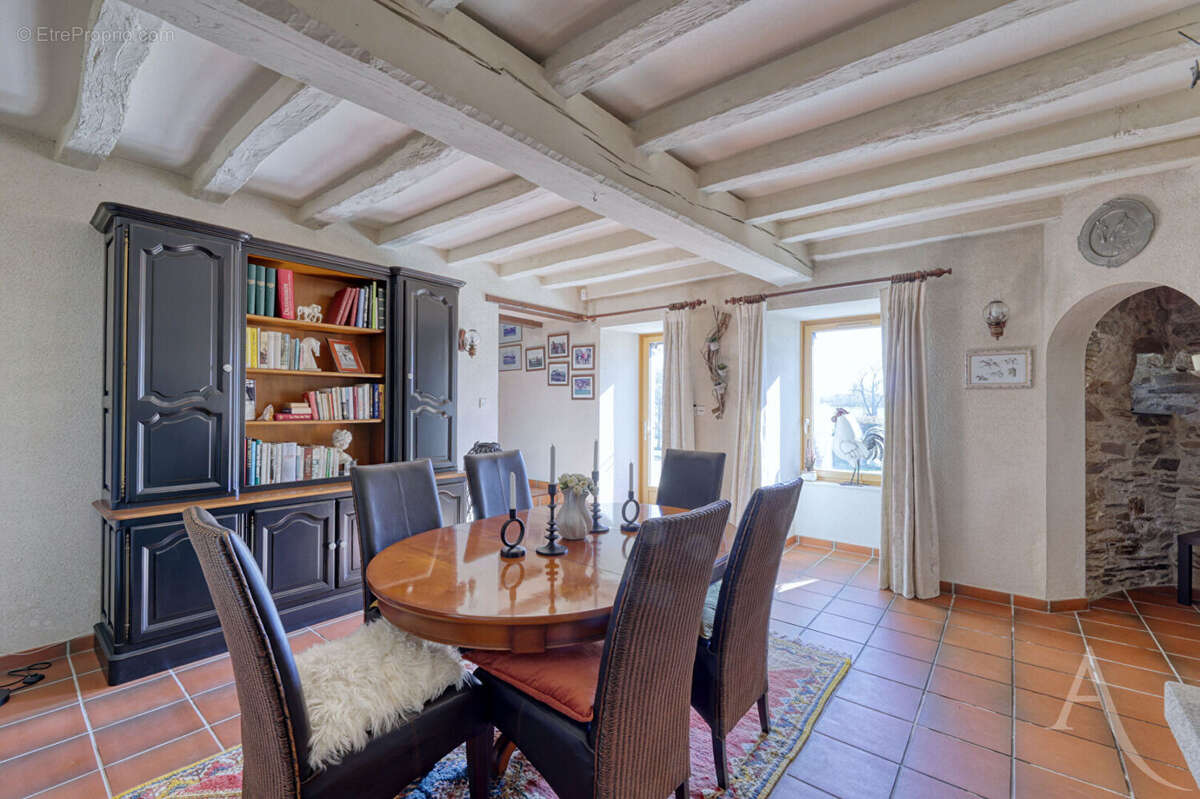 Maison à MONTAIGU