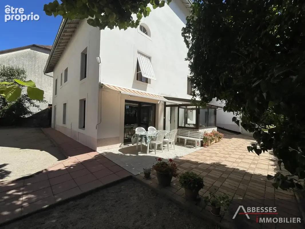SAINT-AMÉ : Grand logement F7 'esprit maison de famille'  terrasse, terrain et stationnement - photo 2