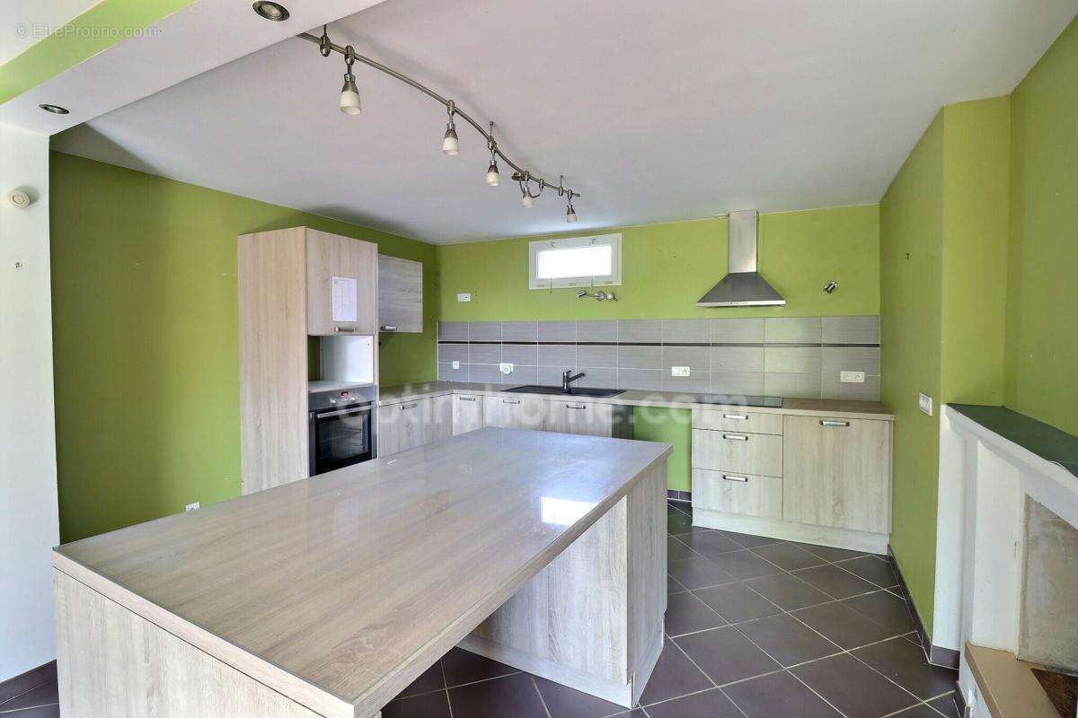 VALLONS-DE-L'ERDRE – Maison familiale T7 (126 m²) au calme : Énergie auto-financée et vie à pied ! - photo 9