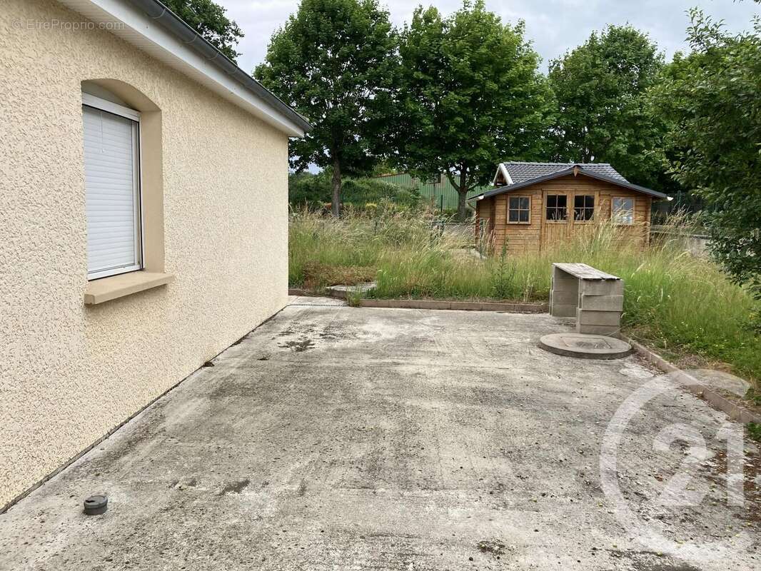 Maison à MONCETZ-LONGEVAS