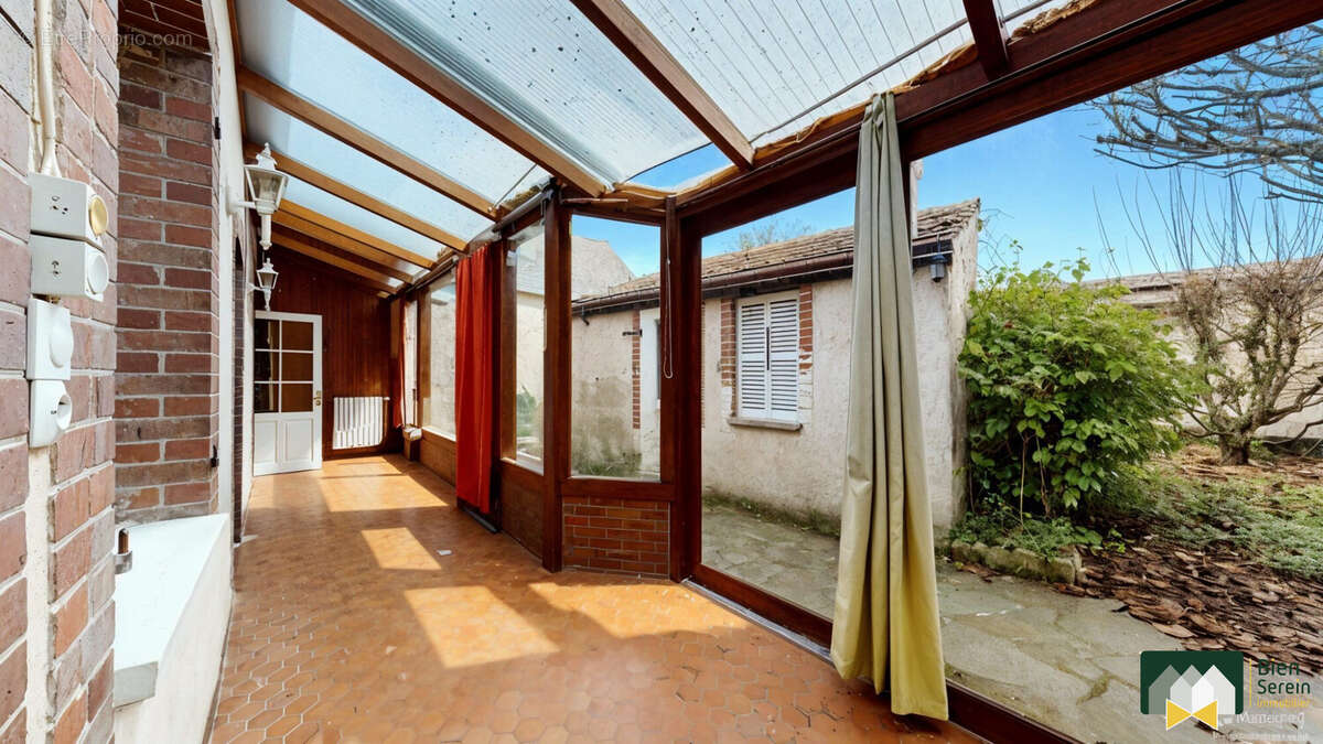 Véranda - Maison à PRUNAY-LE-GILLON