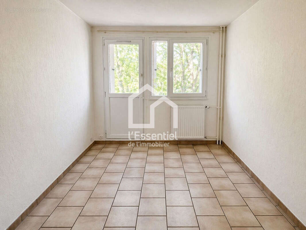 Appartement à VERNEUIL-SUR-SEINE