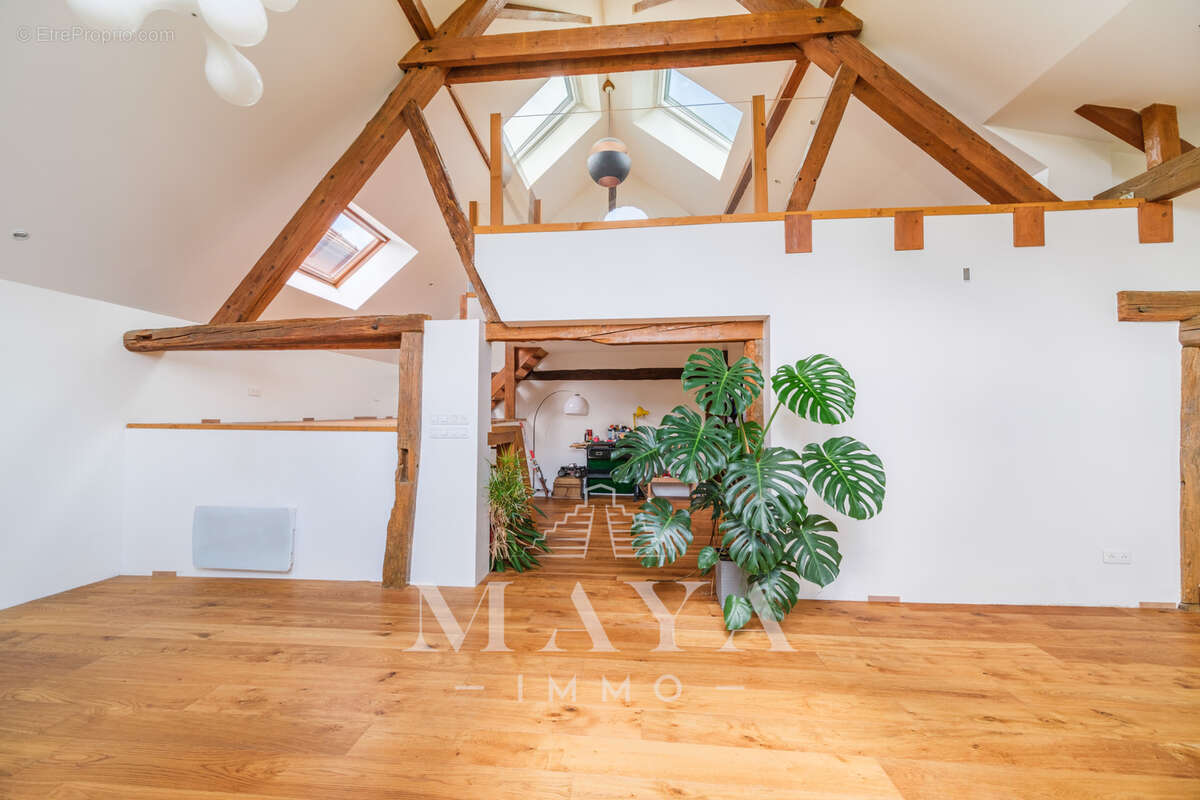 Magnifique maison avec grange aménagée de 174m2 sur 7.88ares avec piscine - photo 5