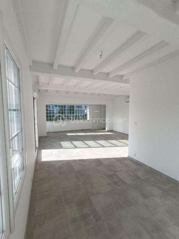 MESCHERS-SUR-GIRONDE – Maison 160 m² rénovée – 4 chambres – Jardin clos – Plages & commerces à pied – Fort potentiel locatif - photo 8