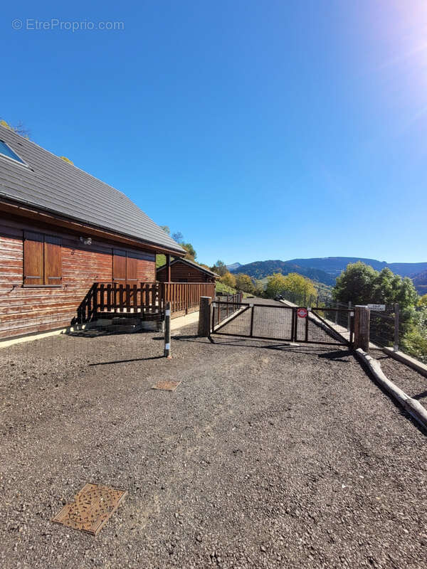 Maison à MURAT-LE-QUAIRE