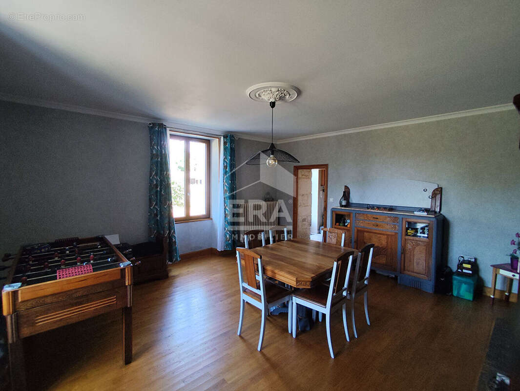 Maison 249 m² à Poursac  - photo 3