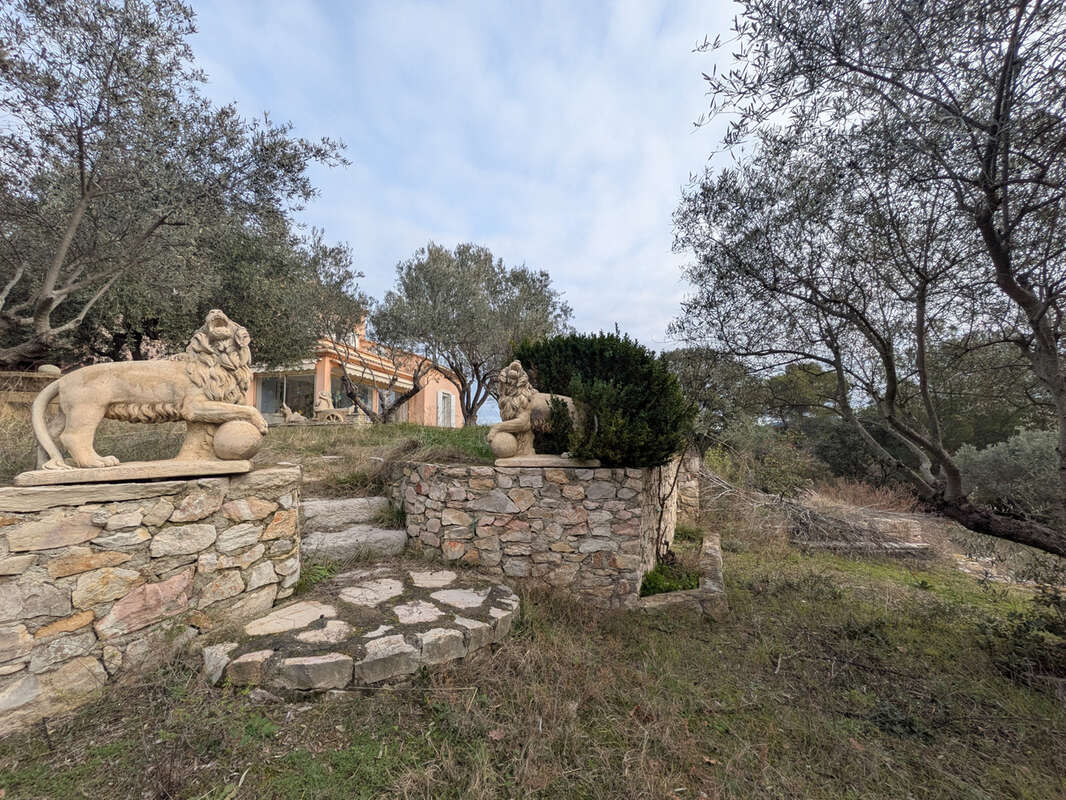 Maison à PEYROLLES-EN-PROVENCE
