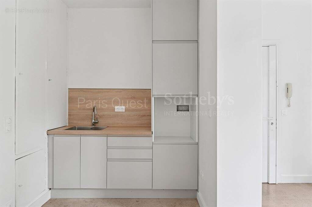 Appartement à PARIS-16E