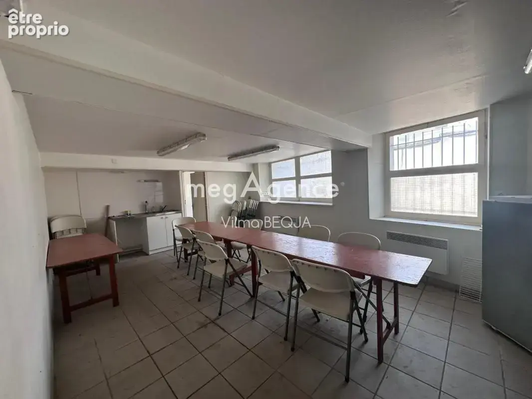 Local commercial 796 m² - photo 3