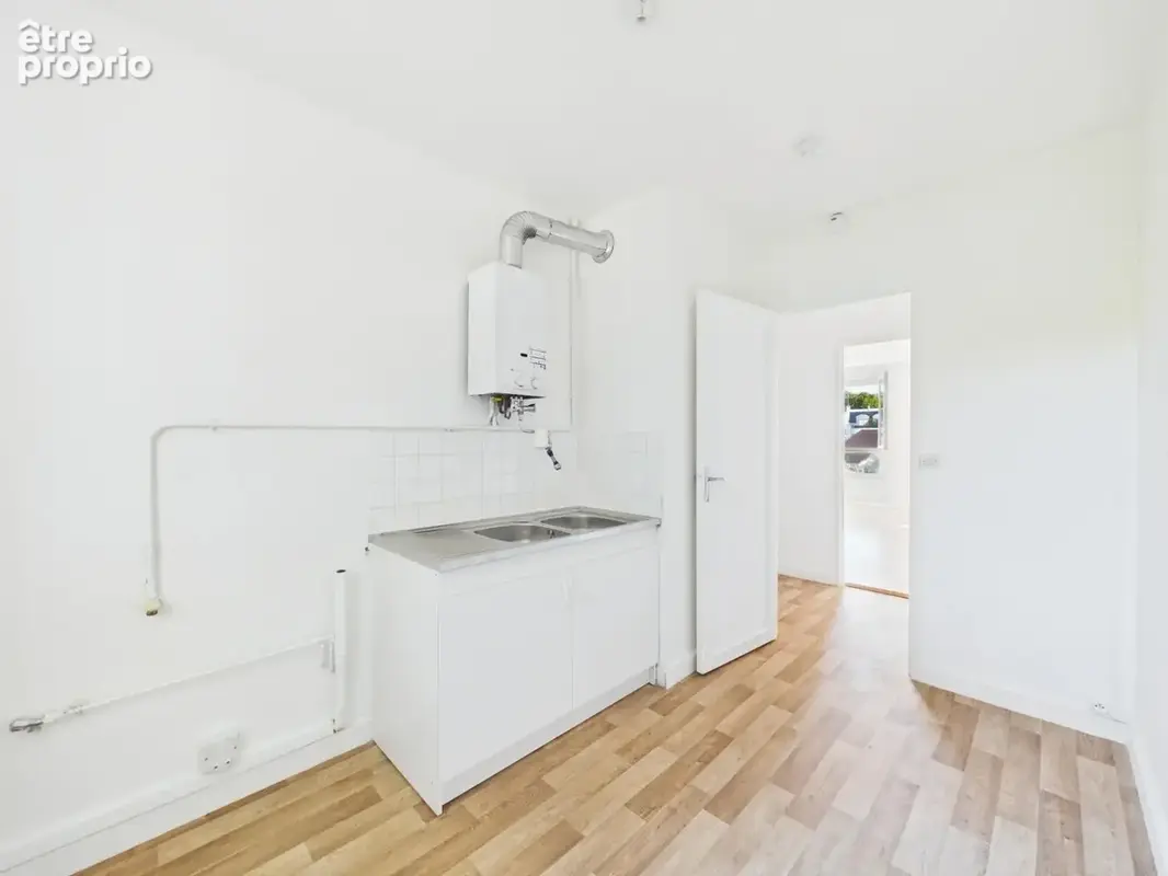 À VENDRE – Beau 2 pièces de 52,05 m² avec balcon, ascenseur, parking et cave - photo 2