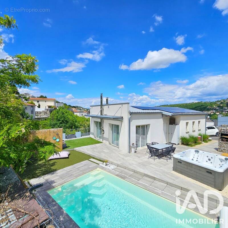 Photo 1 - Maison à SAINT-GENEST-LERPT