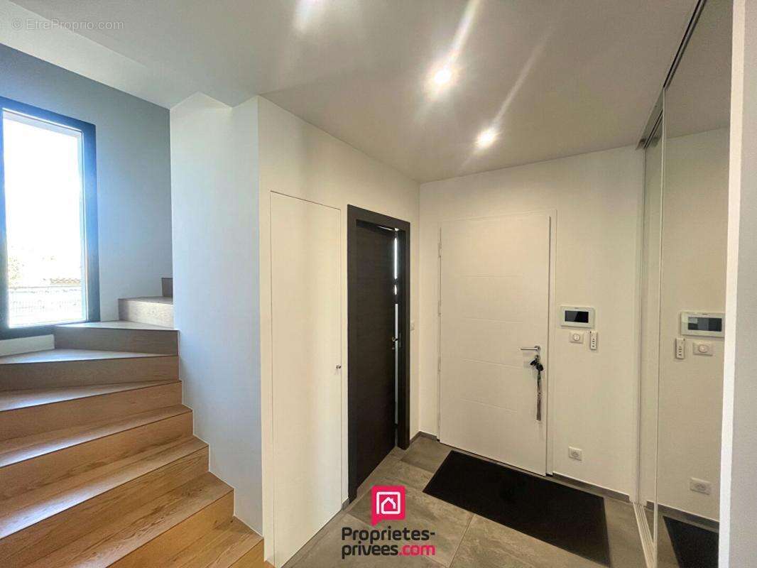 Maison à PUGET-SUR-ARGENS