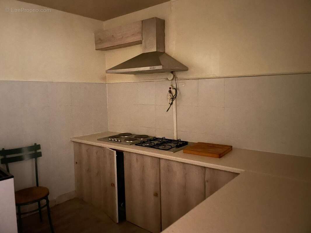   - Commerce à AUBENAS