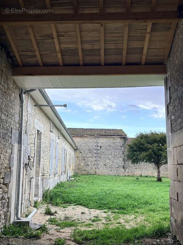 Maison à JUILLAC-LE-COQ