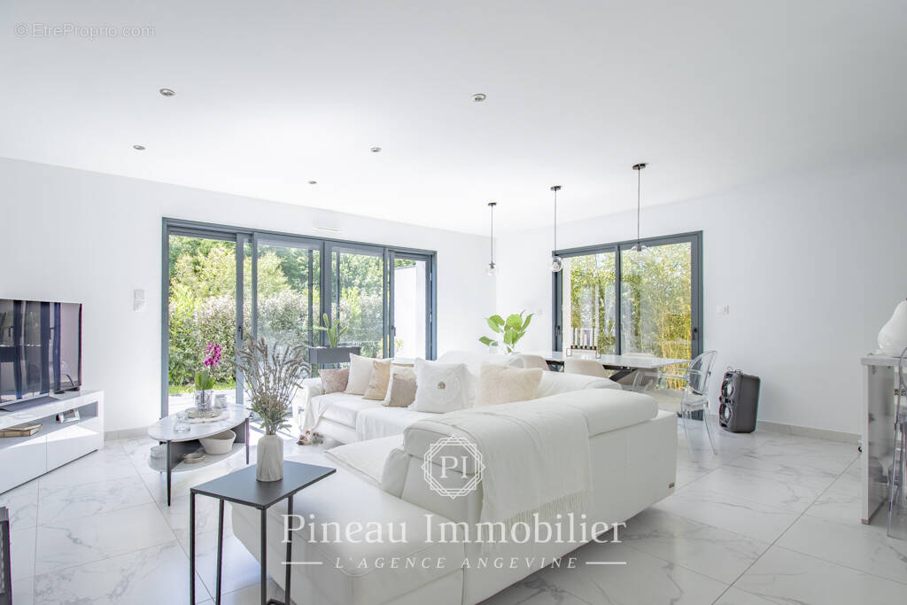 Maison à MONTREUIL-JUIGNE