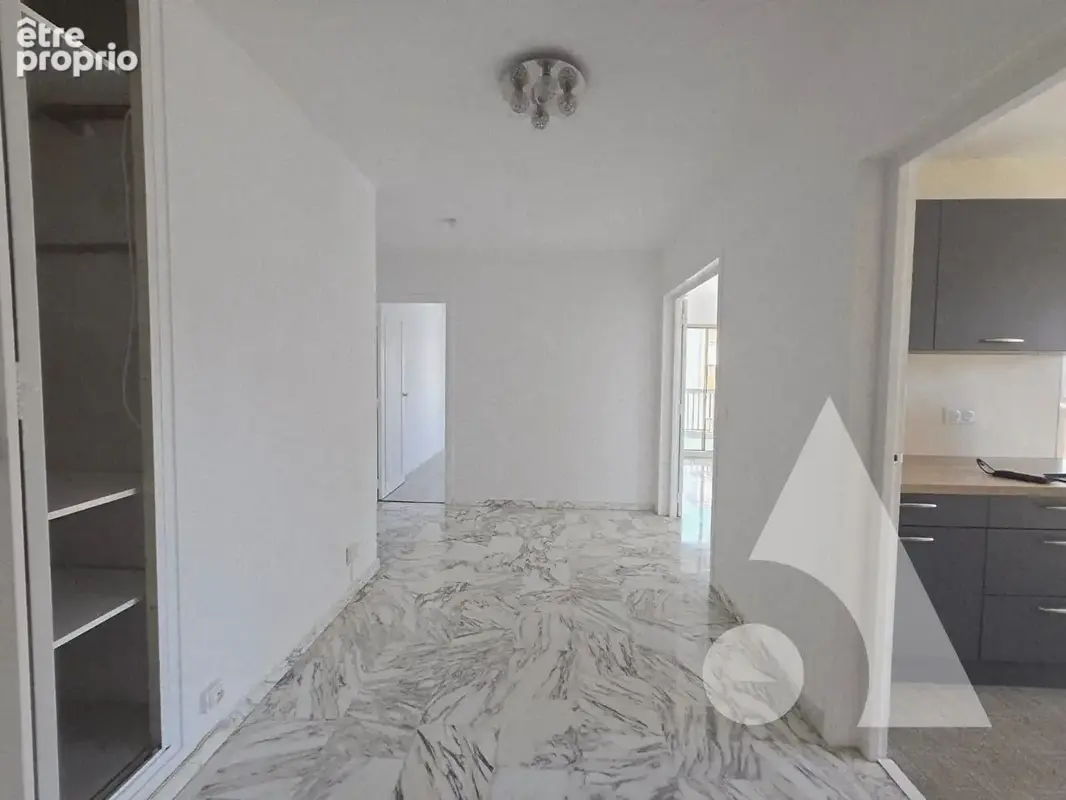 Saint-Raphaël  4 p - 104,65 m²  carrez-  Beaux volumes, lumineux, CV à pied - photo 8