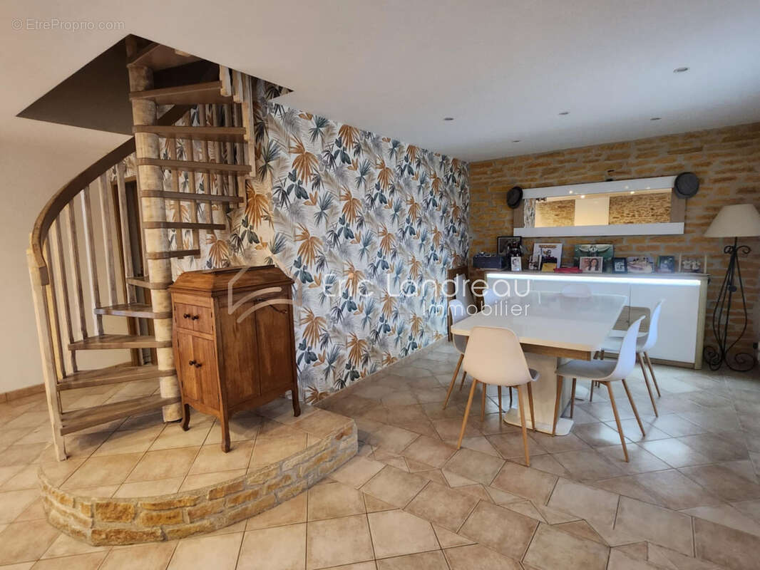 Propriété de caractère en pierre   186 m2 habitables   Parc paysagé de 1 394 m2 - photo 5