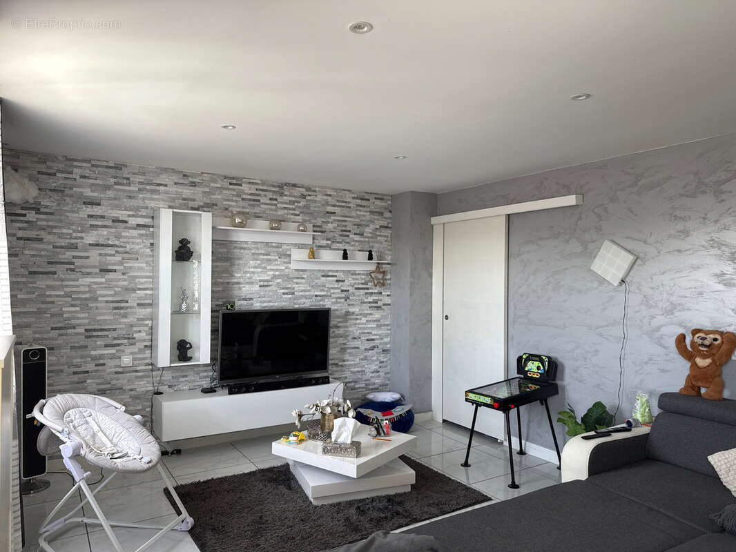 Maison à SAINT-MARTIN-LA-SAUVETE