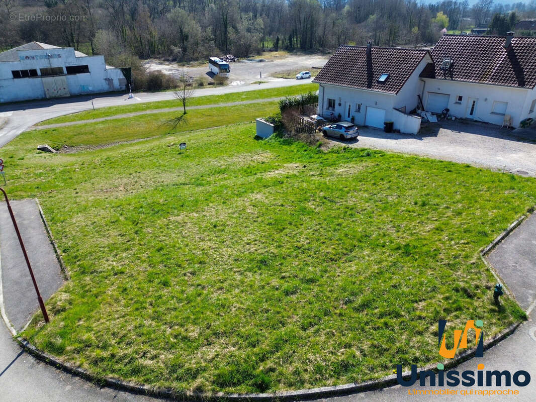 Terrain à SAINT-MAURICE-COLOMBIER