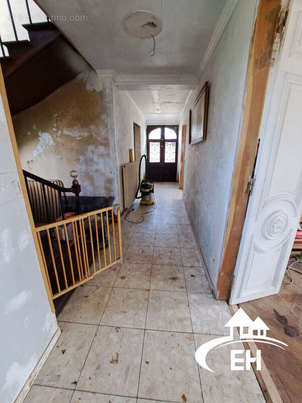 Maison de bourg a restaurer - photo 9