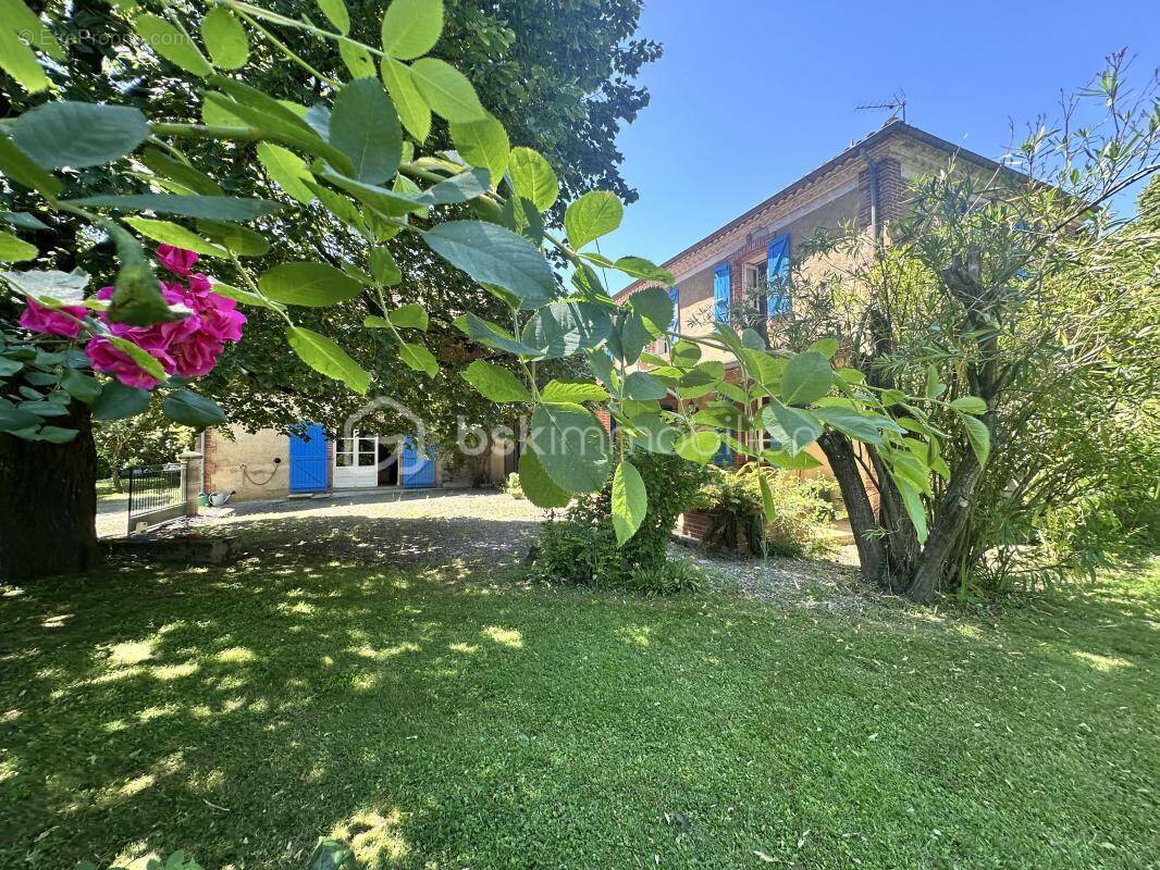 Superbe domaine gersois avec deux maisons, idéale pour de la location ou pour une activité type chambre d'hôtes ou autre - photo 2