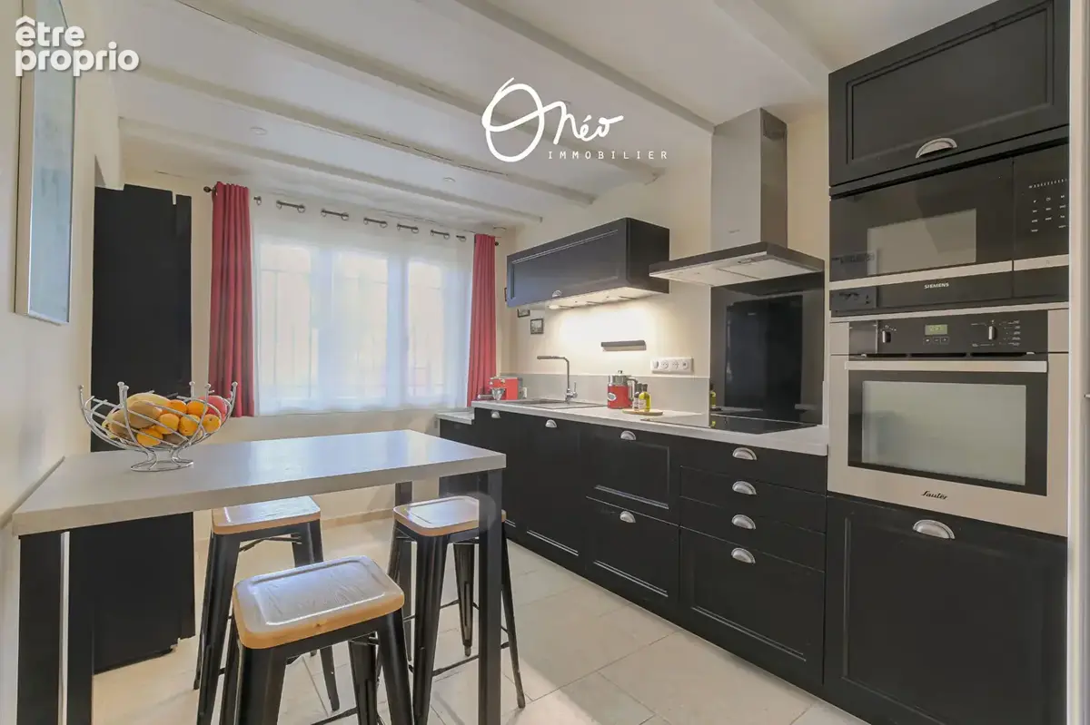 Mions - Coeur village / Château - Maison de charme 4 pièces avec piscine et garage - photo 12