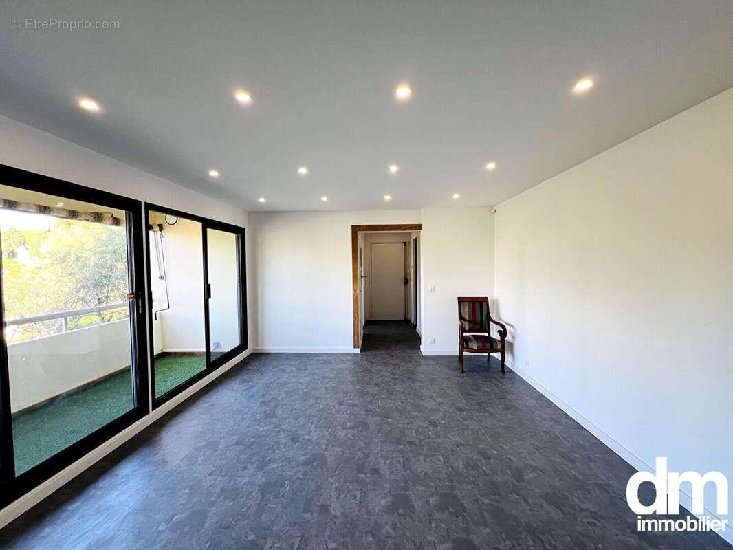 Appartement de type 4 entièrement renové d'une surface de 87m2 avec cellier, extérieur et garage - photo 4