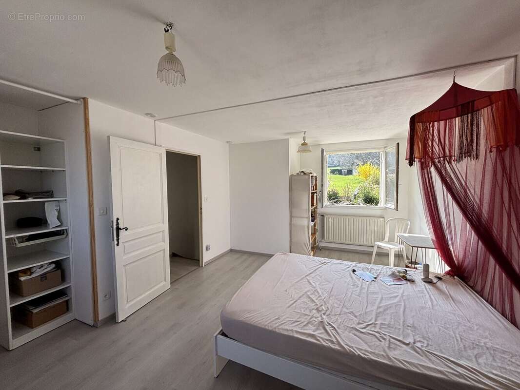 Maison à SAINT-BONNET-DES-BRUYERES