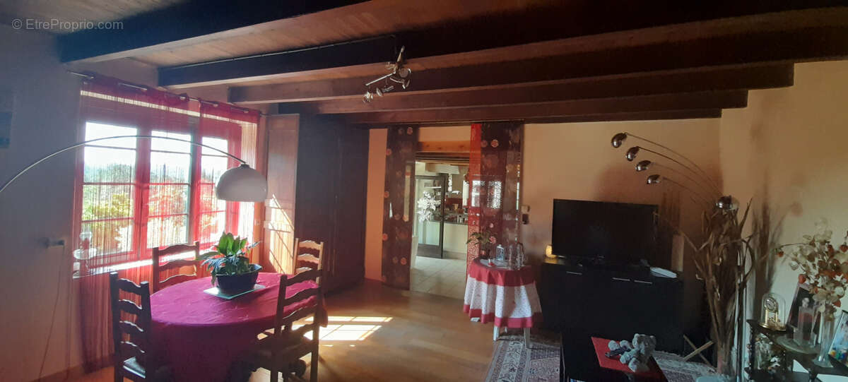 Maison à CUZORN