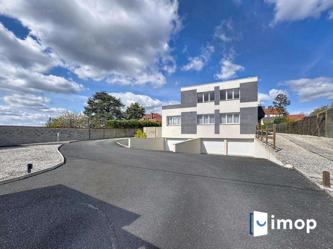 Appartement à VAUX-LE-PENIL