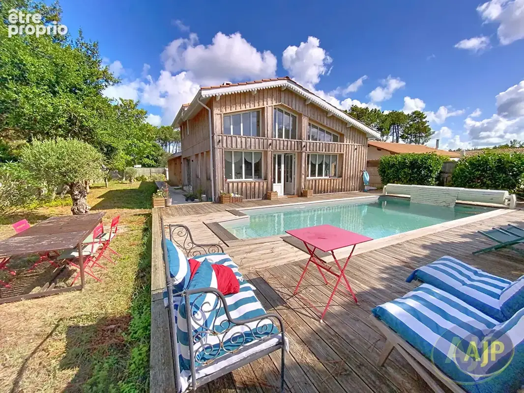 Villa avec jardin et piscine - ARES - photo 4