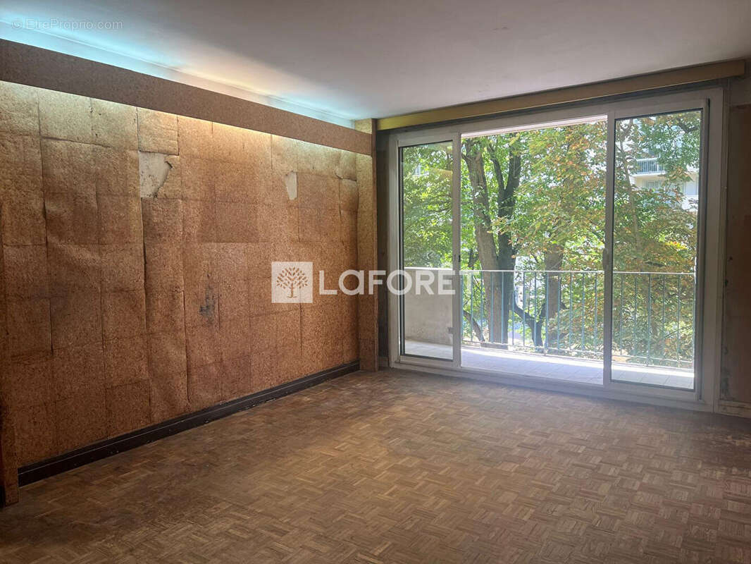 Saint Cloud 3P avec balcon, à rénover, 64 m², cave et parking - photo 2