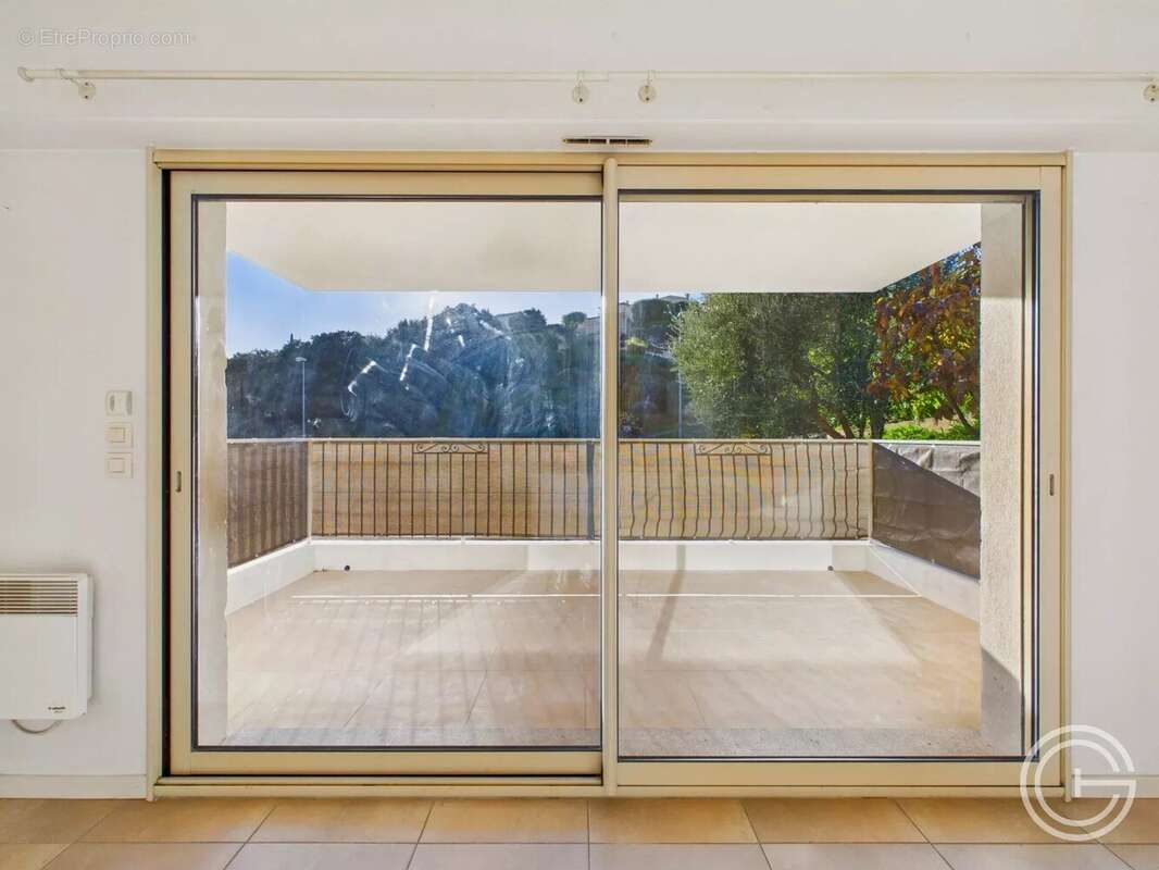 Appartement à SAINT-LAURENT-DU-VAR