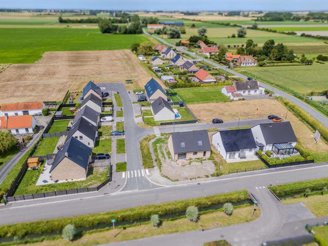 Terrain à SAINT-PIERRE-BROUCK