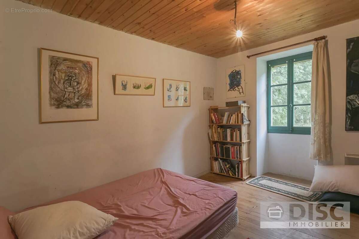 Charmant Corps de ferme avec spacieuse grange, appartement indépendant et un hectare de terrain - photo 7
