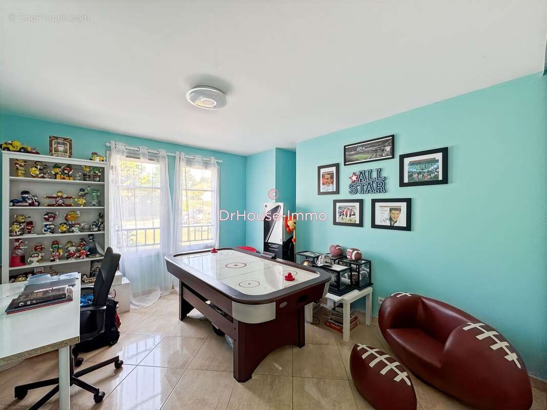 Maison à MONTEVRAIN