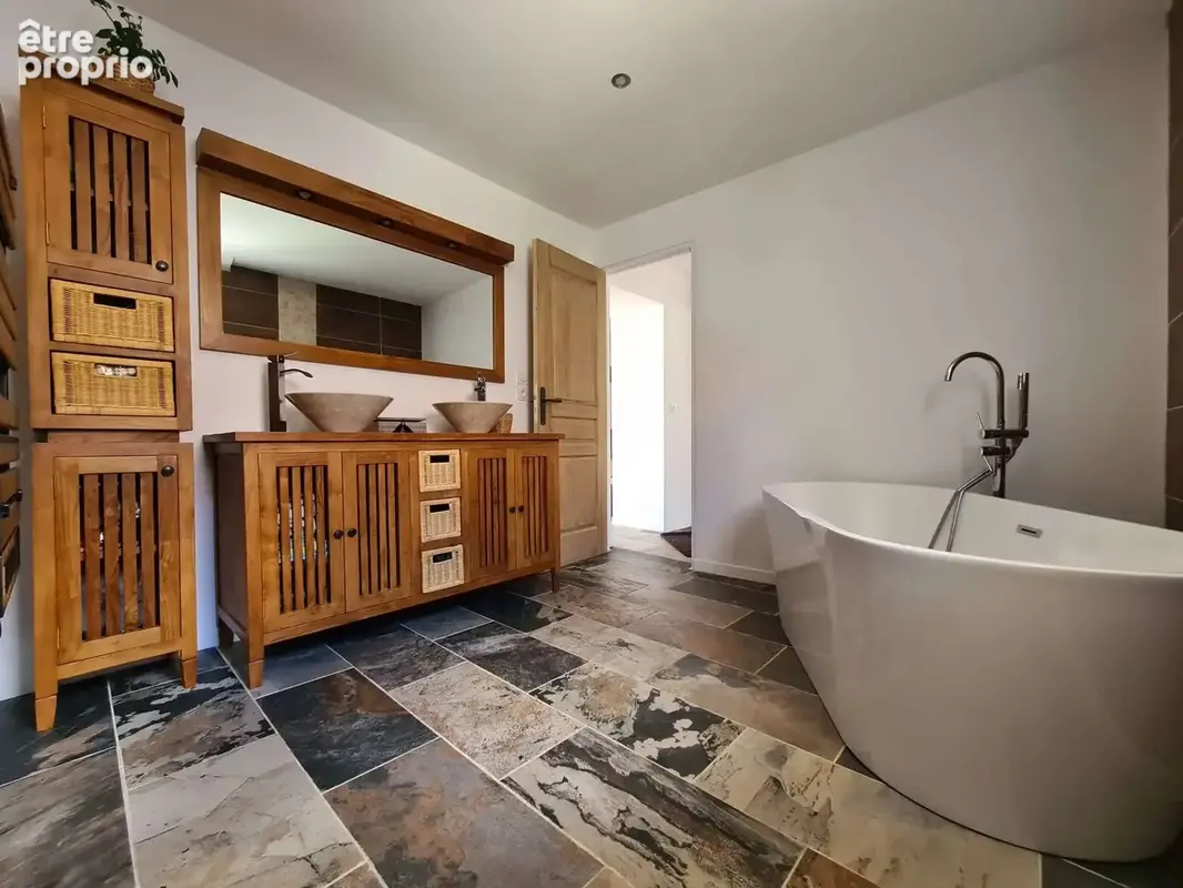 Magnifique maison 3 chambres dans le centre de Montendre avec mobilier. - photo 9