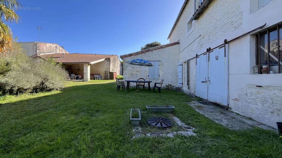 Maison à CHENAC-SAINT-SEURIN-D&#039;UZET