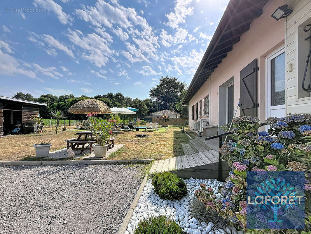 Charmante maison de plain-pied avec piscine chauffée et vue sur la forêt - photo 2