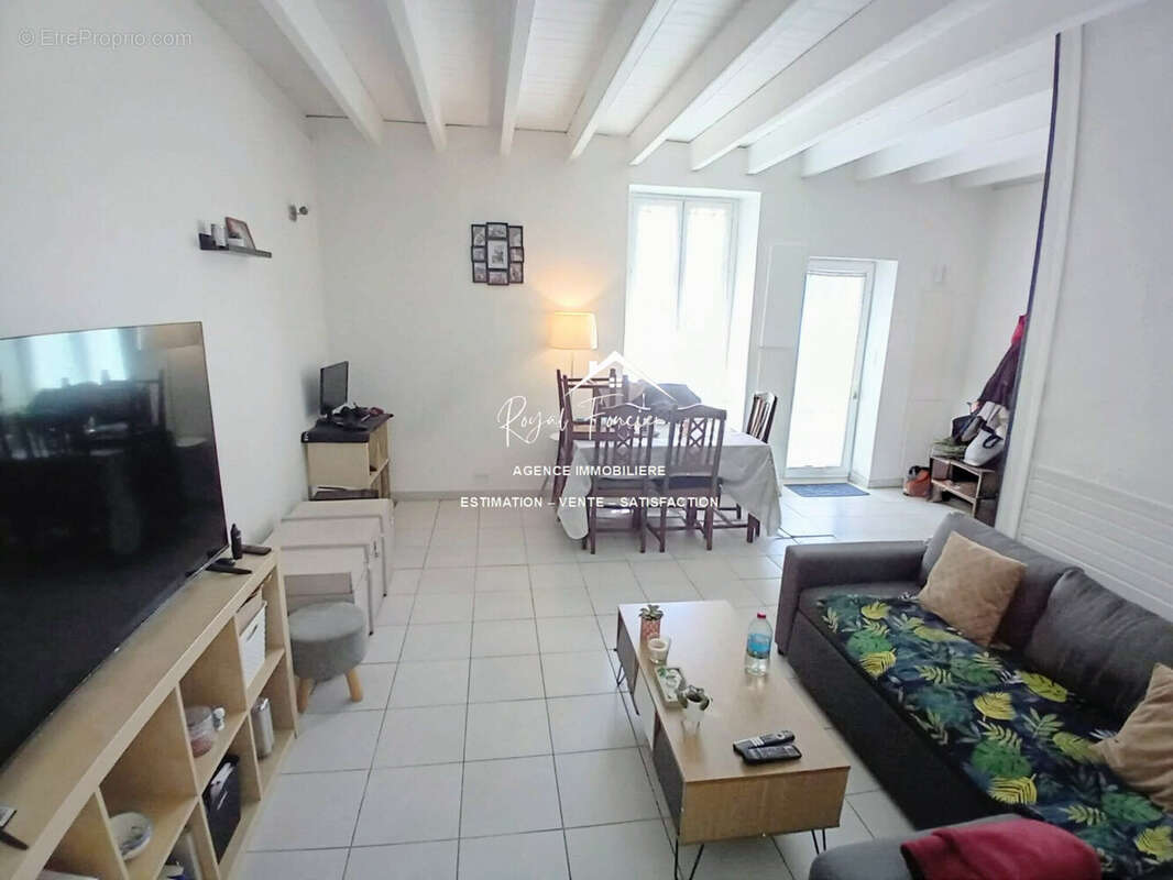 Séjour de 35 m2  - Maison à CHATELLERAULT
