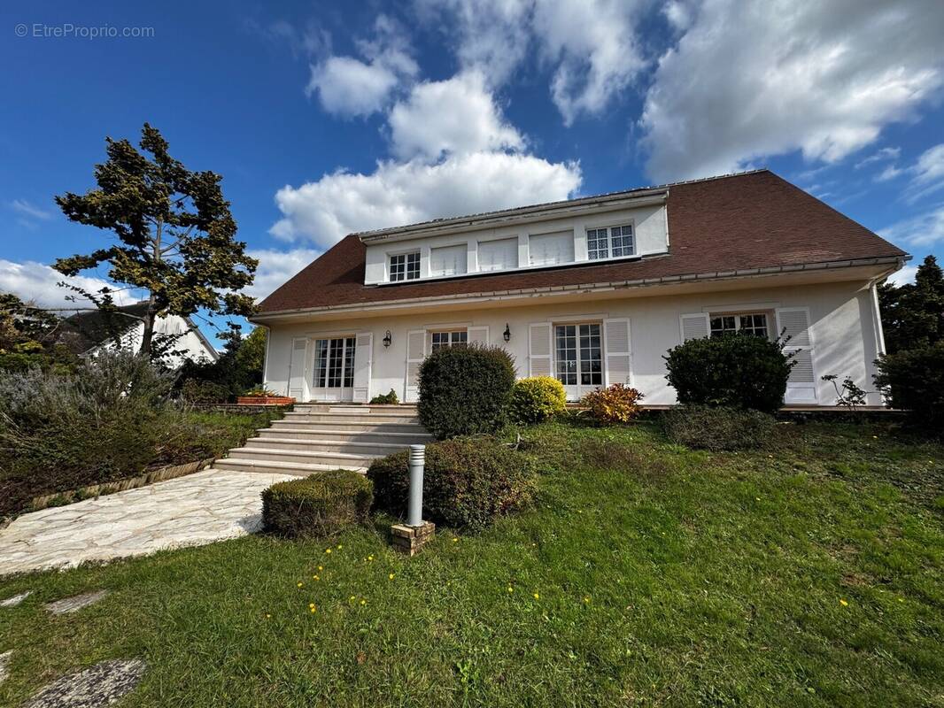 Maison à LIVRY-SUR-SEINE