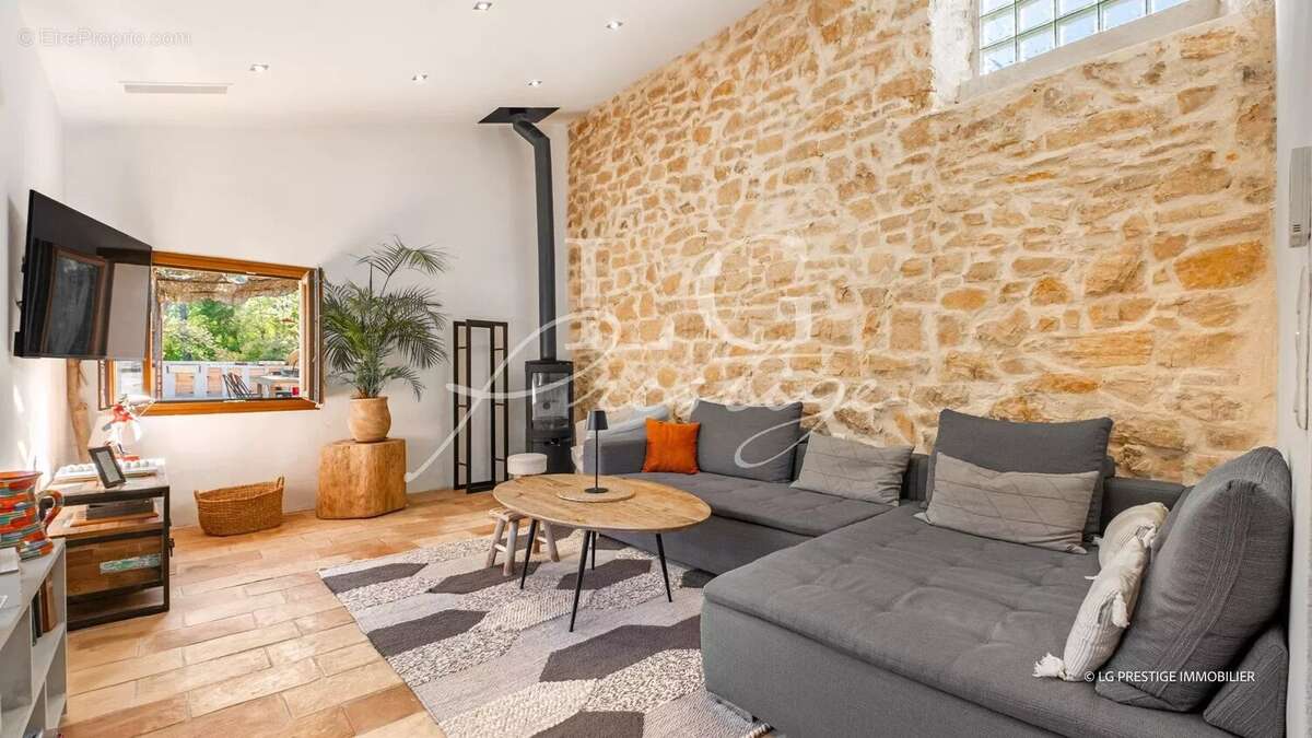 Maison à TOURRETTES
